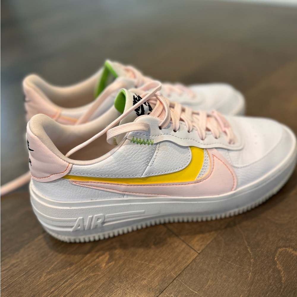 Women’s AF1 sneakers